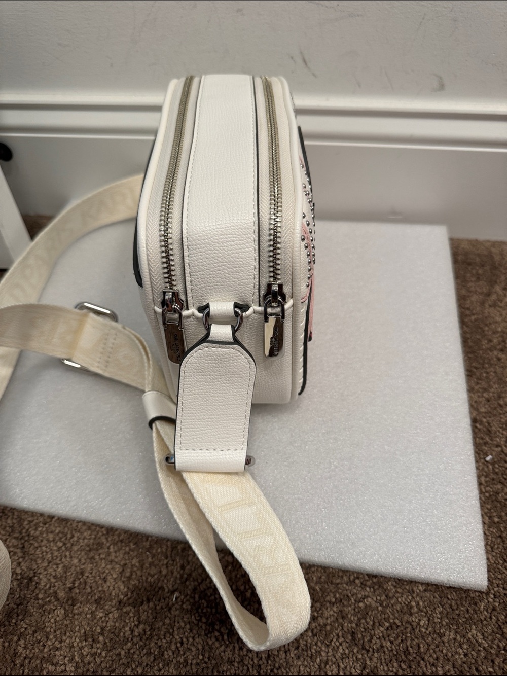 Karl Lagerfeld storefront boutique appliqué crossbody bag NWOT - Picture 4 of 8